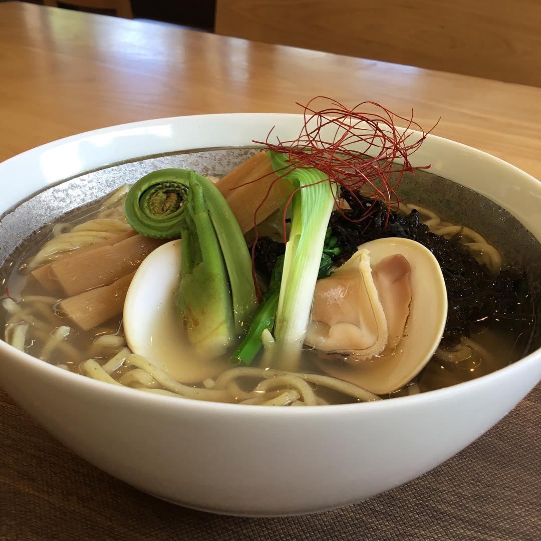 季節限定【貝と山菜の潮ラーメン】